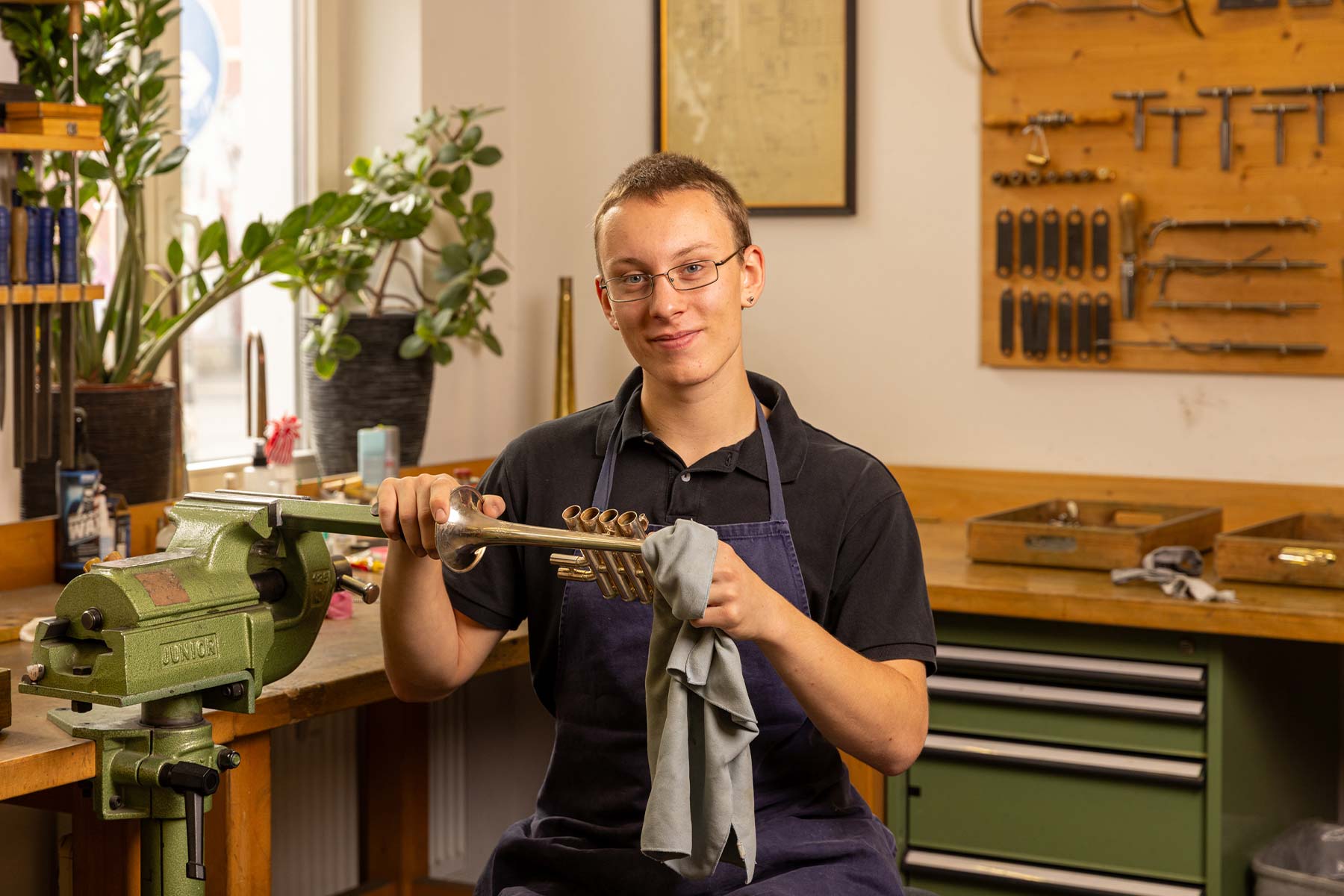 Egon Schulze Auszubildender Metallblasinstrumentenmacher Egon Schulze Auszubildender Metallblasinstrumentenmacher